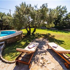 4 bedroom Villa with Heated Pool and Large Garden in Cilipi, near Dubrovnik - sleeps 8